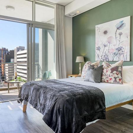 Backup-Powered Colourfull City Balcony Apartment Cidade Do Cabo Exterior foto