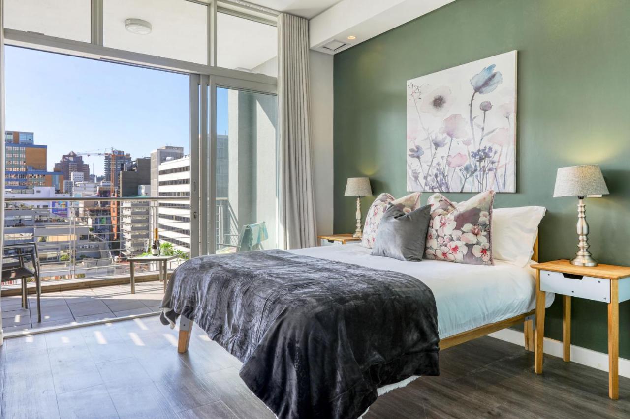 Backup-Powered Colourfull City Balcony Apartment Cidade Do Cabo Exterior foto